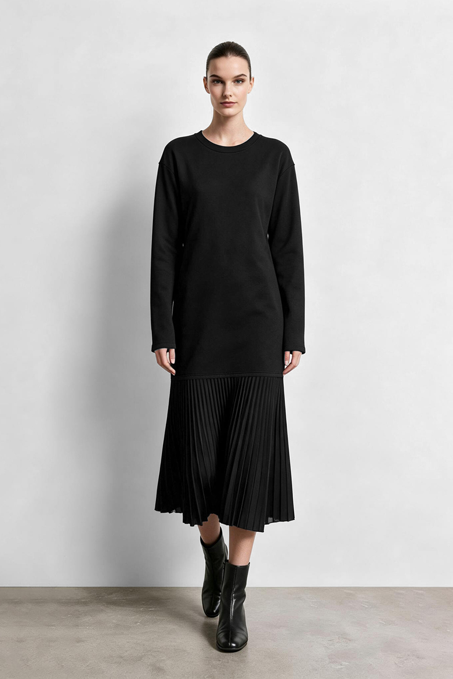Air-Layer Contrast-Paneled Dress|AMII