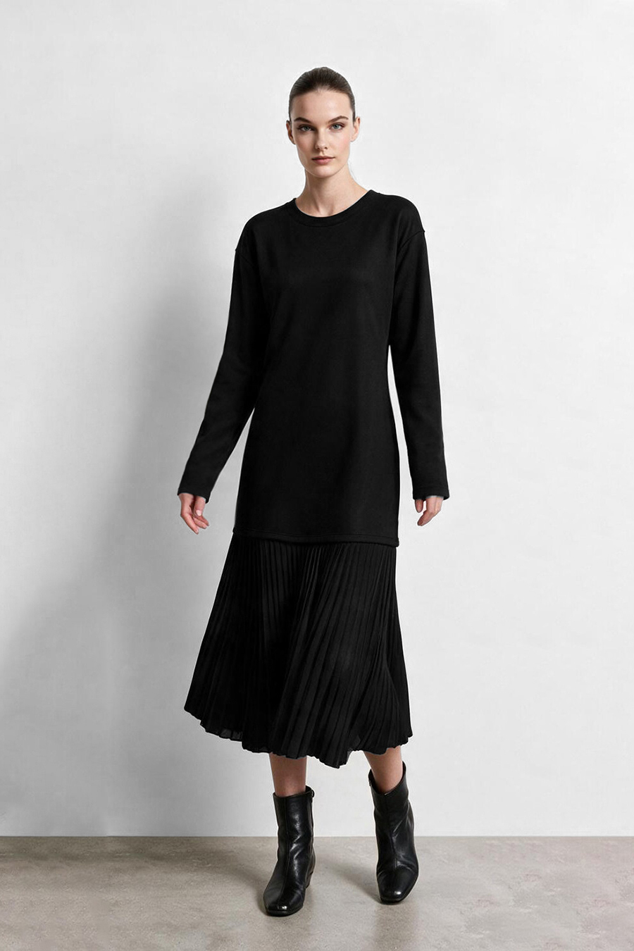 Air-Layer Contrast-Paneled Dress|AMII