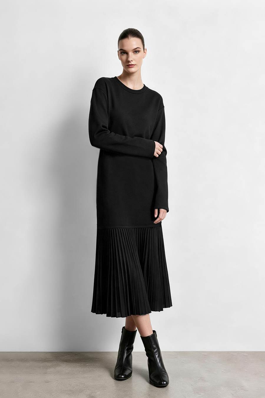 Air-Layer Contrast-Paneled Dress|AMII