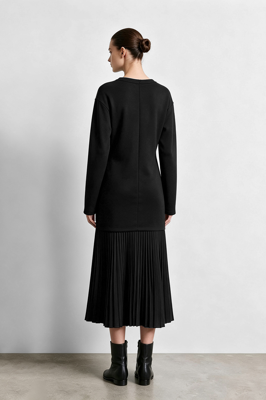 Air-Layer Contrast-Paneled Dress|AMII