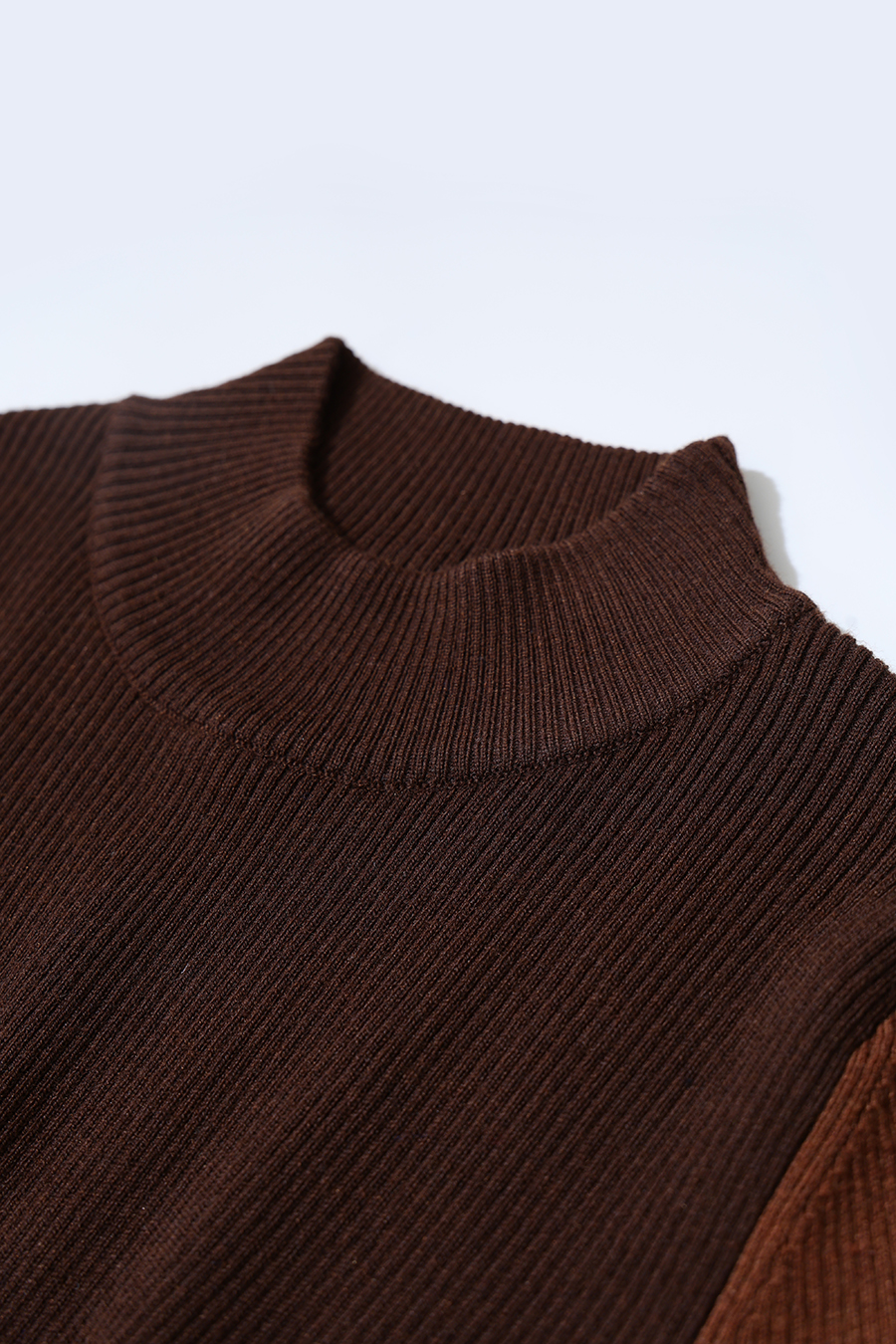 Mock Neck Color-Block Sweater|AMII