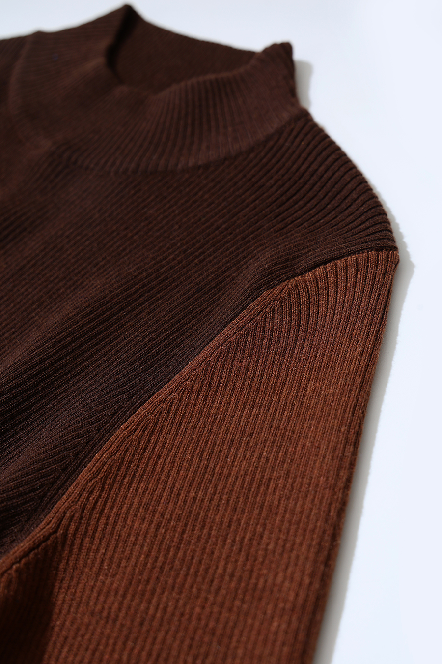 Mock Neck Color-Block Sweater|AMII