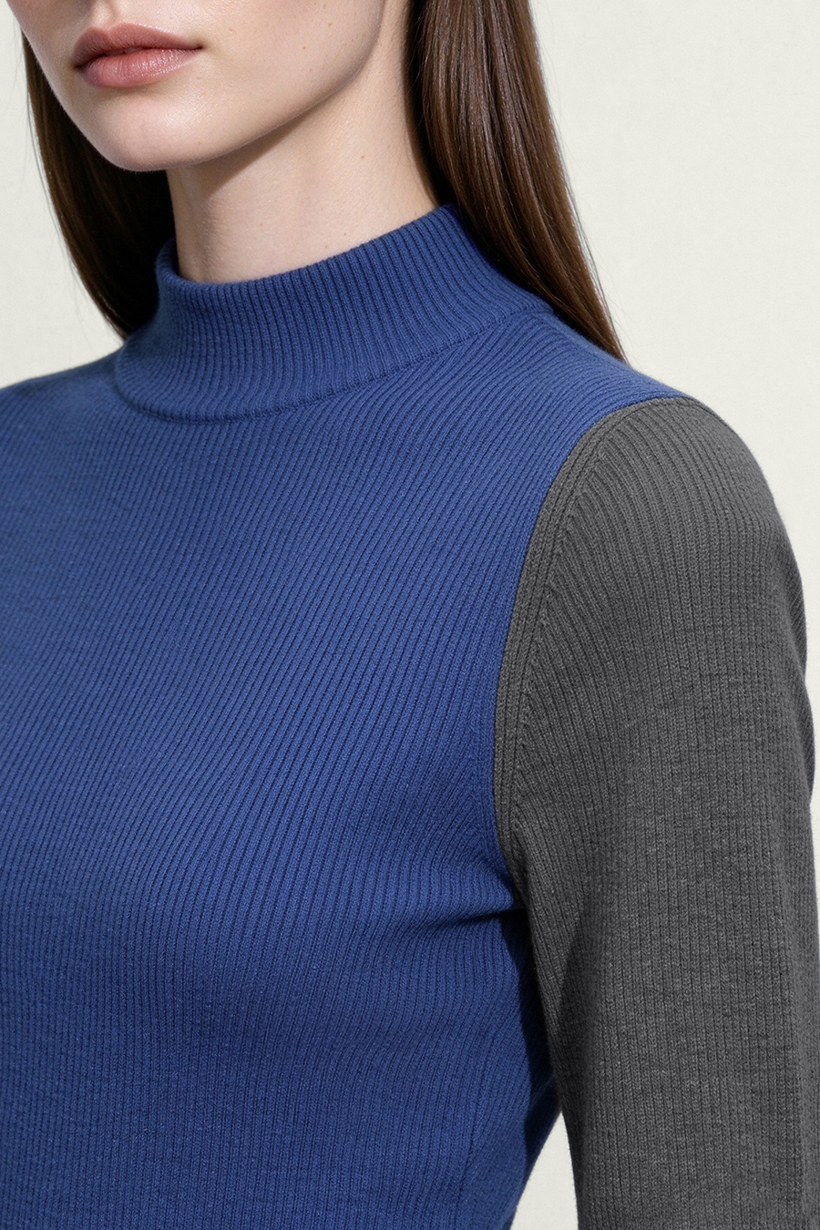 Mock Neck Color-Block Sweater|AMII