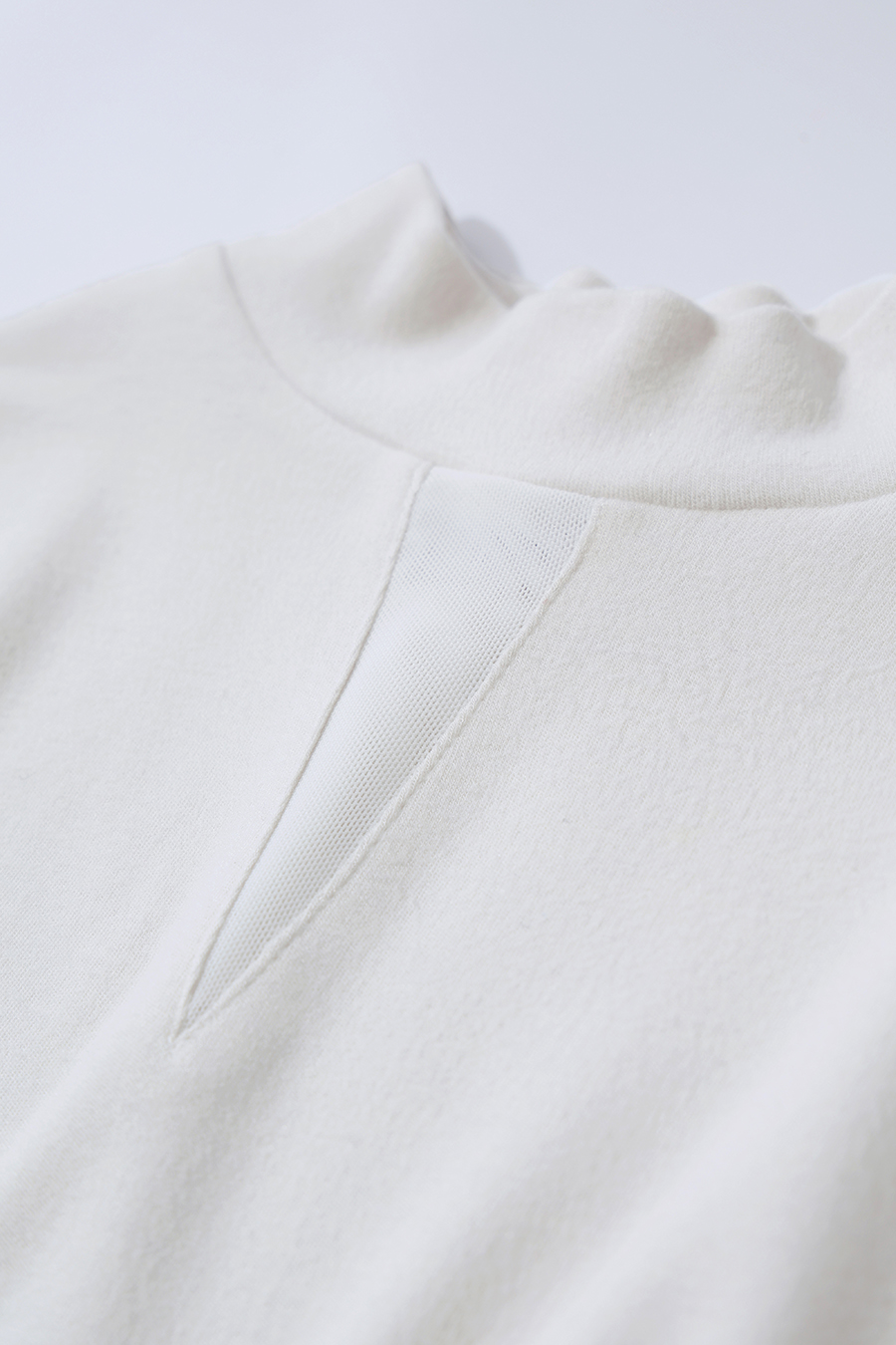 Mesh-Paneled Mock Neck T-Shirt|AMII