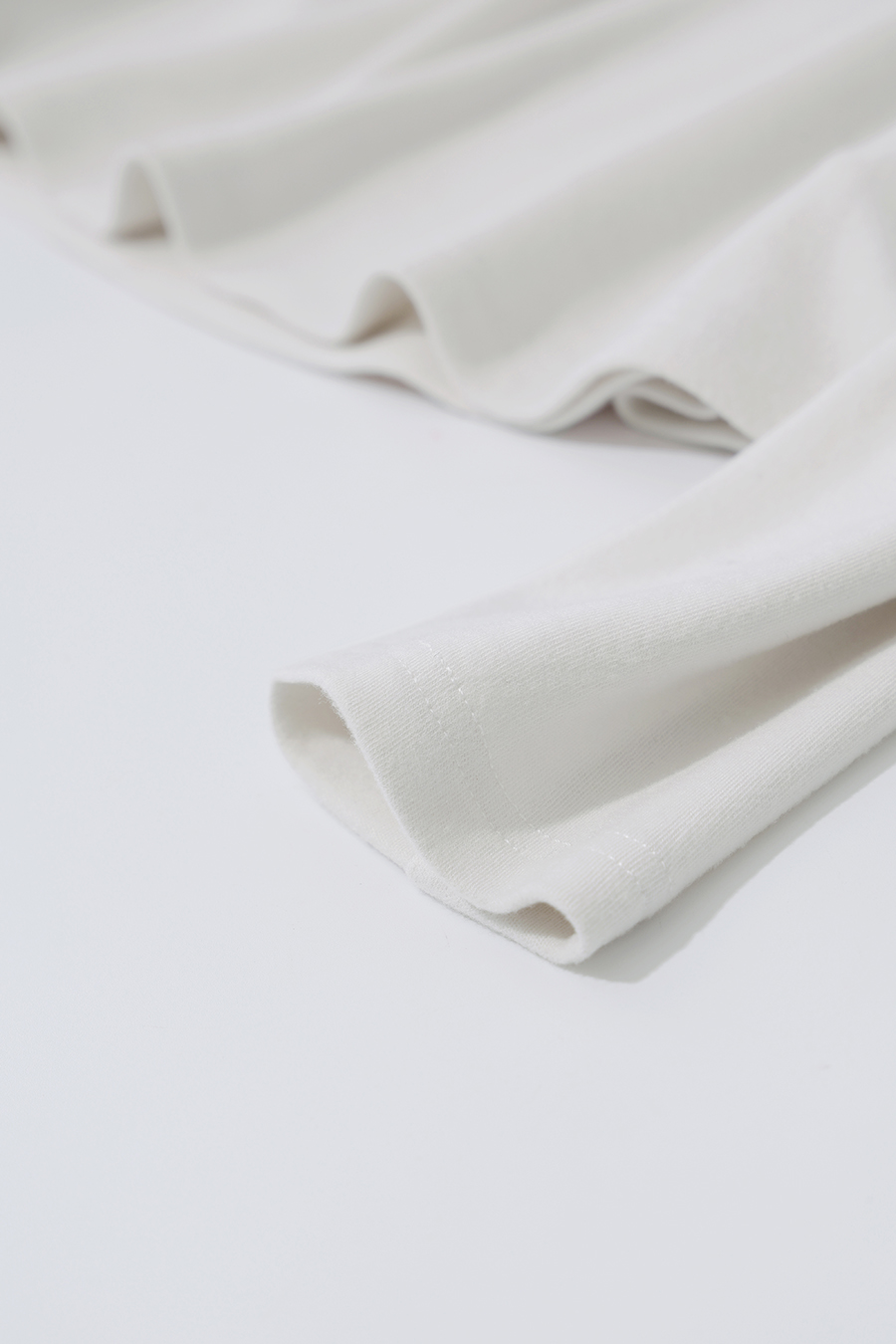 Mesh-Paneled Mock Neck T-Shirt|AMII