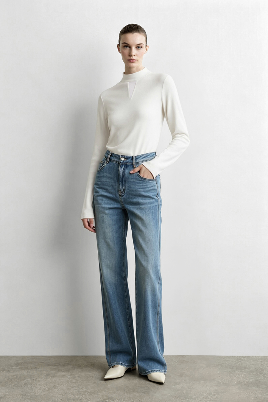 Mesh-Paneled Mock Neck T-Shirt|AMII