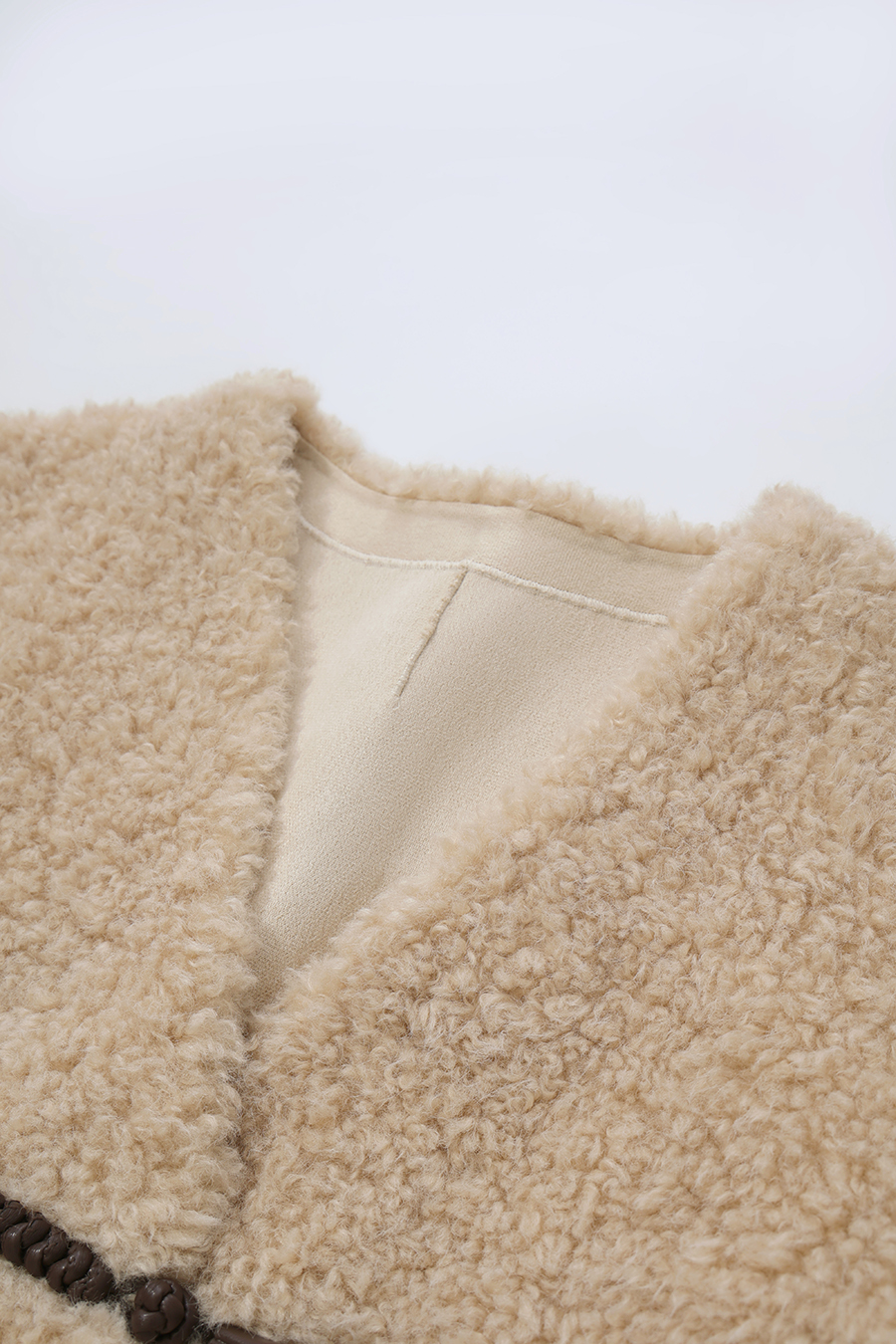 V-Neck Bouclé Fleece Fur Coat|AMII
