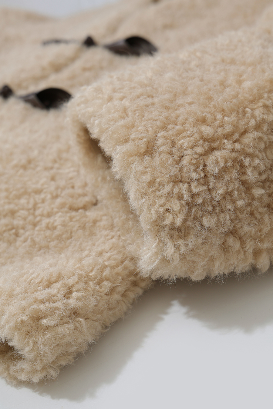 V-Neck Bouclé Fleece Fur Coat|AMII