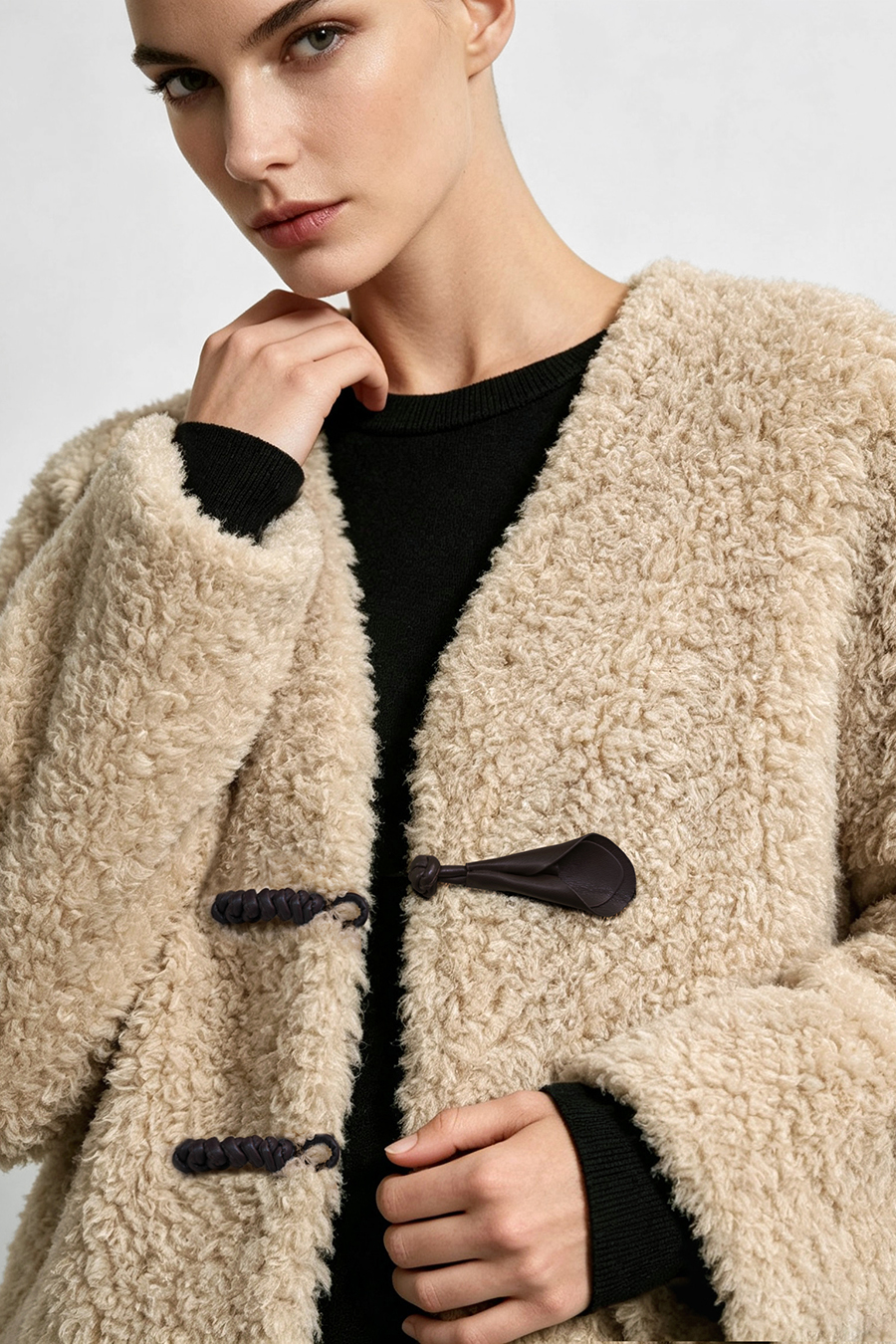 V-Neck Bouclé Fleece Fur Coat|AMII