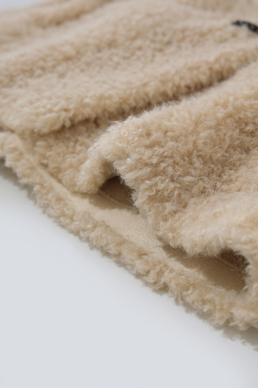 V-Neck Bouclé Fleece Fur Coat|AMII
