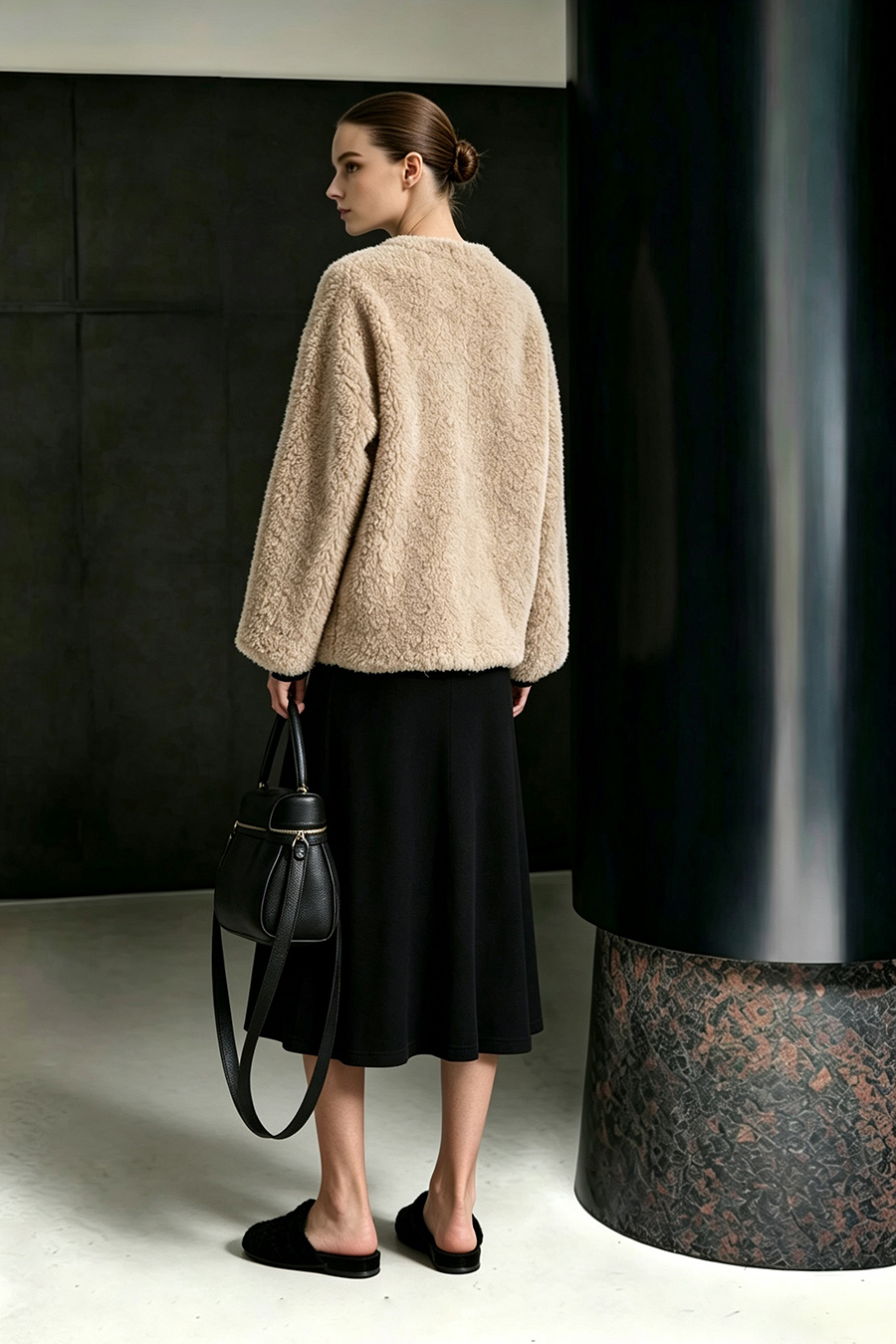 V-Neck Bouclé Fleece Fur Coat|AMII