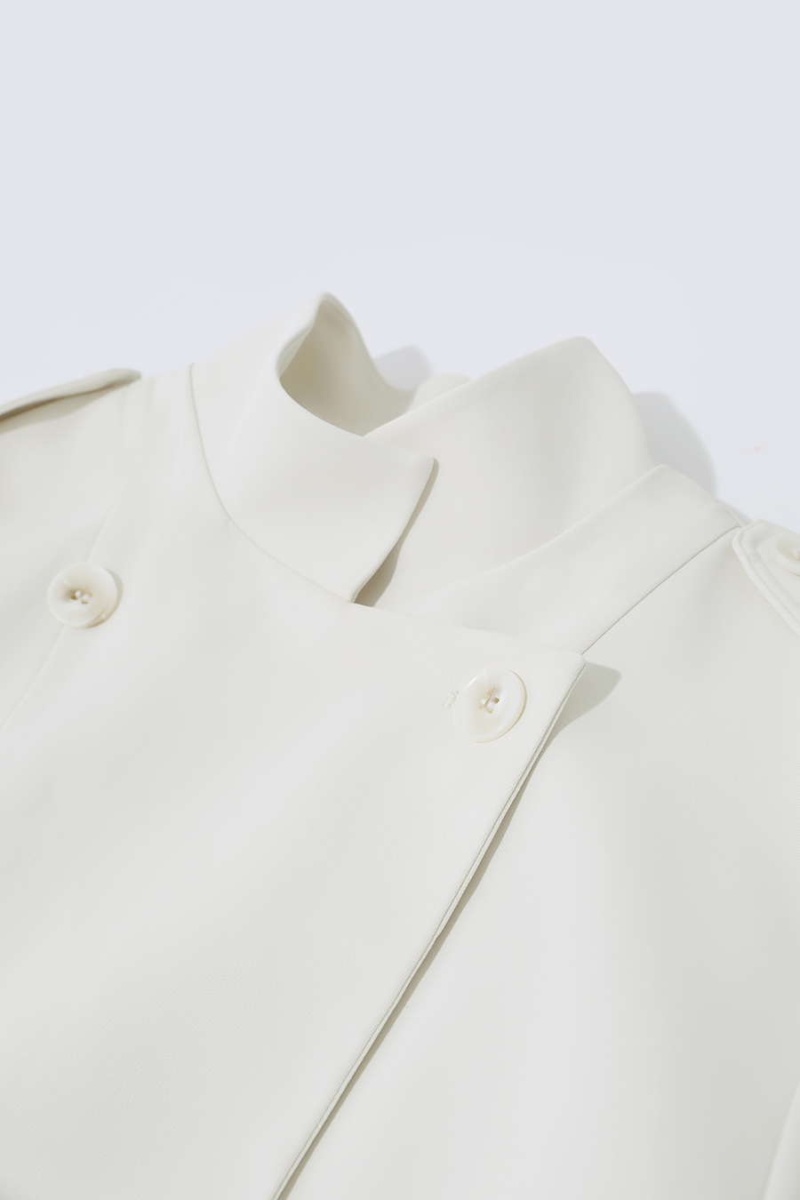 Belted double-breasted trench coat|AMII