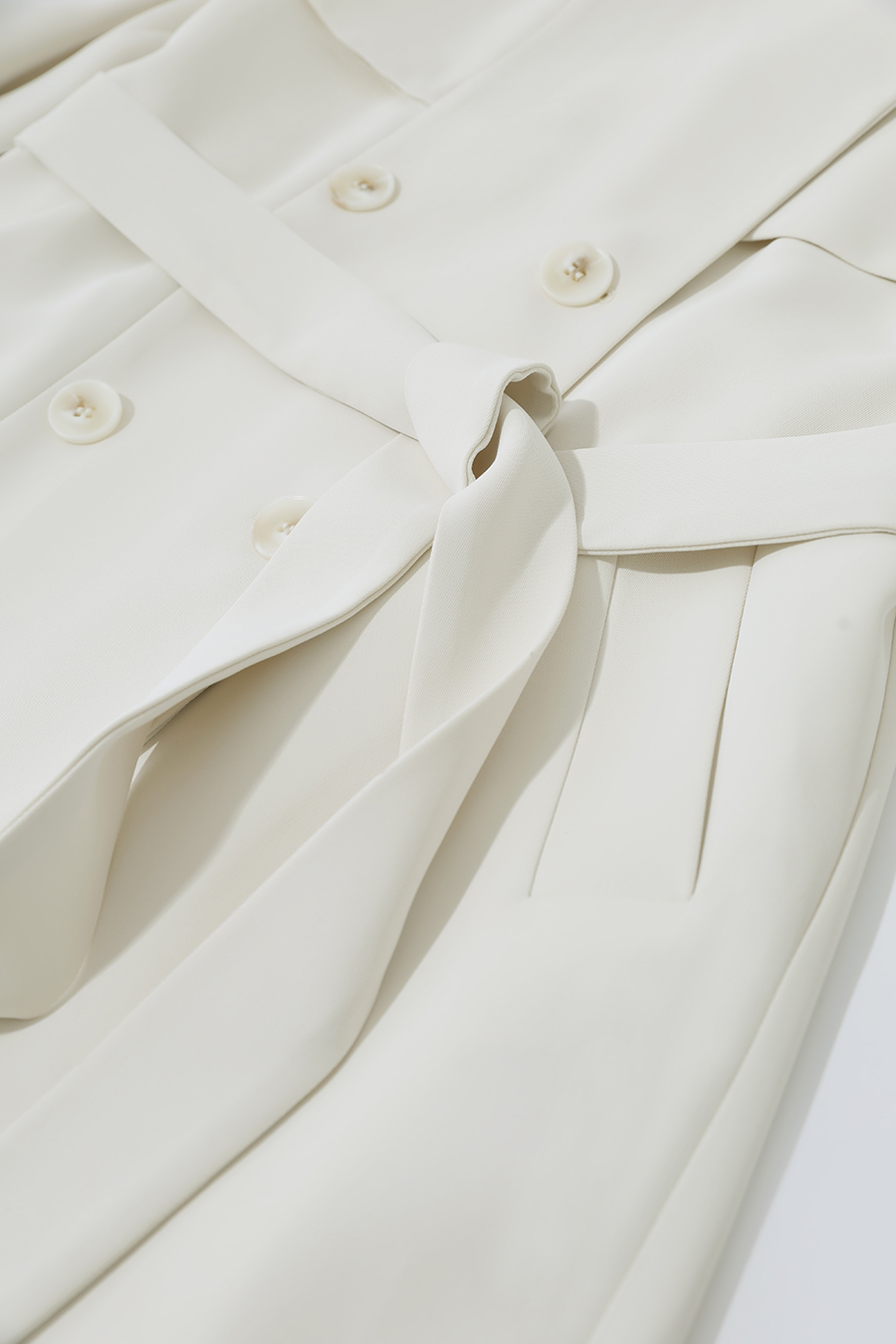 Belted double-breasted trench coat|AMII