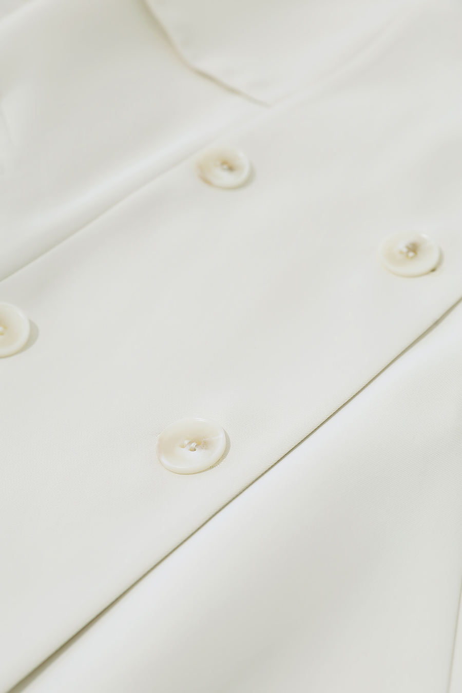 Belted double-breasted trench coat|AMII