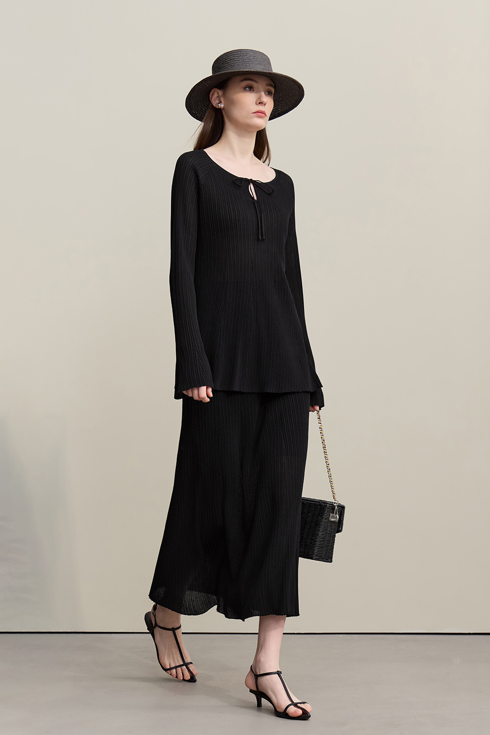 Round Neck Tie Knit Sweater