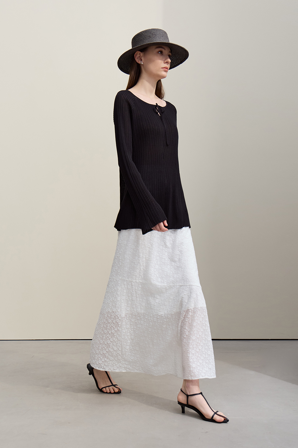 Round Neck Tie Knit Sweater