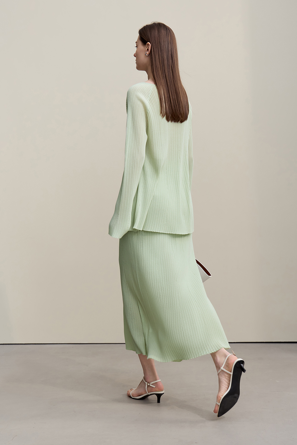 Round Neck Tie Knit Sweater