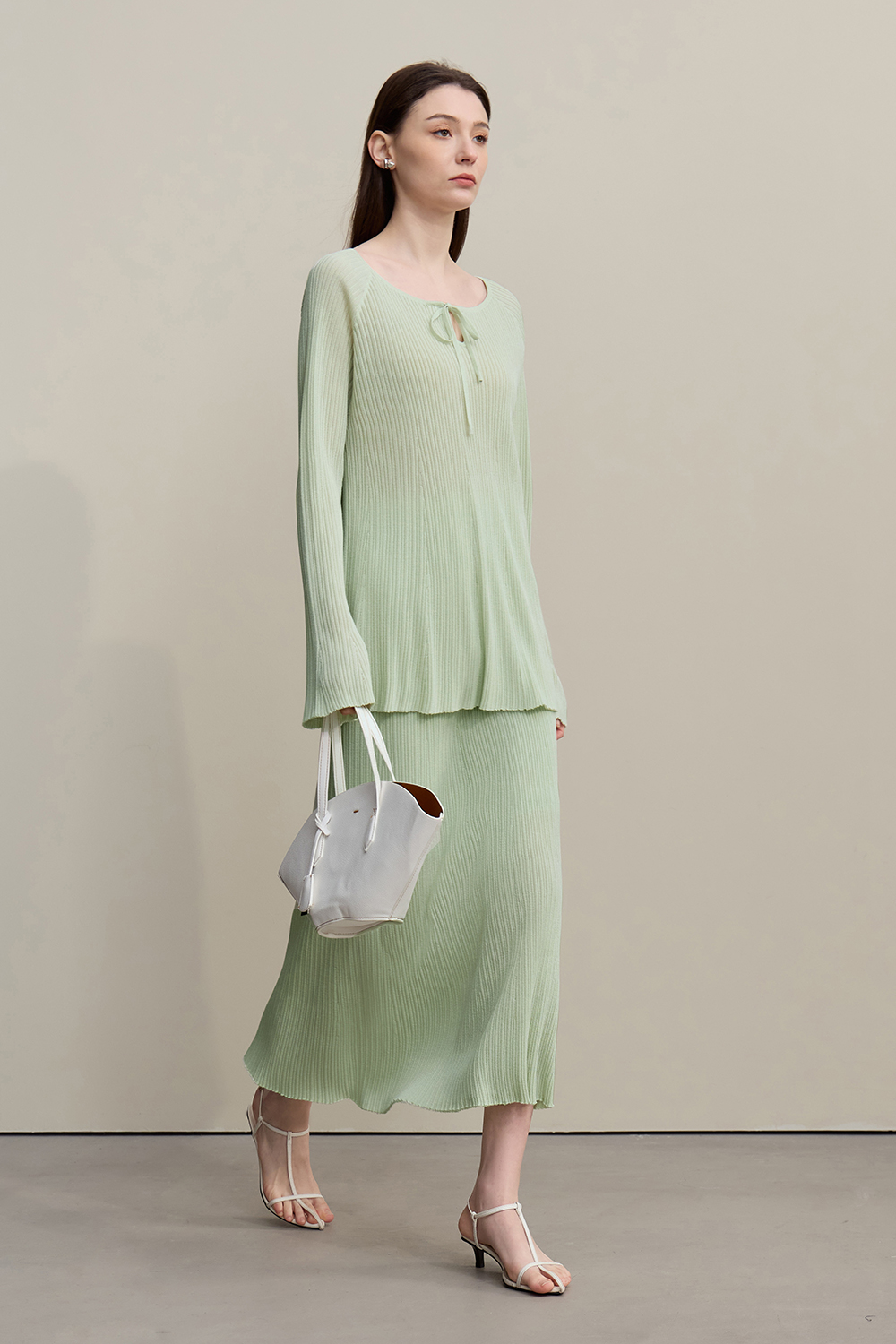 Round Neck Tie Knit Sweater