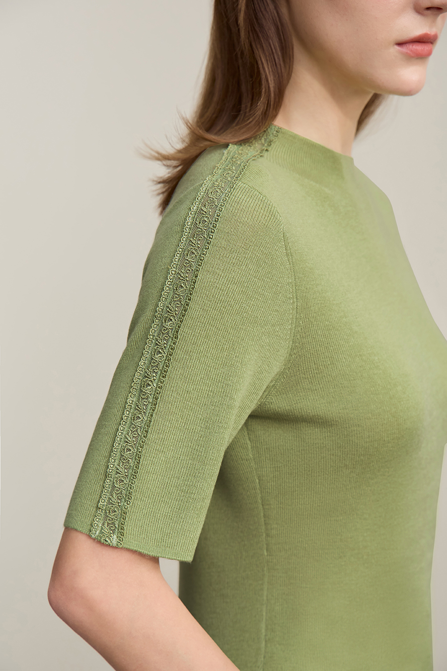 Lace-trim spliced knit sweater|AMII