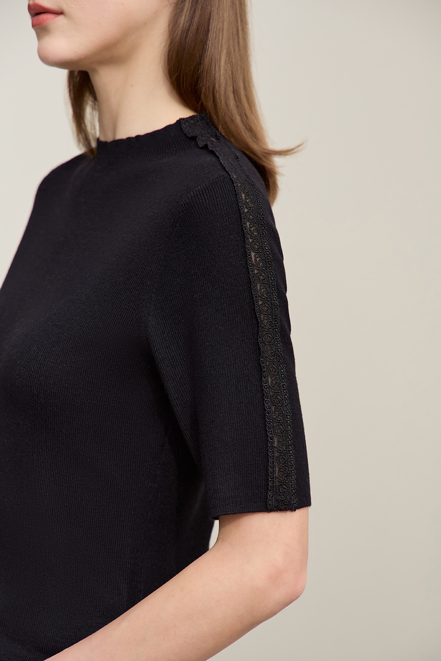 Lace-trim spliced knit sweater|AMII