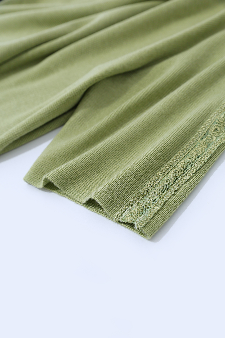 Lace-trim spliced knit sweater|AMII