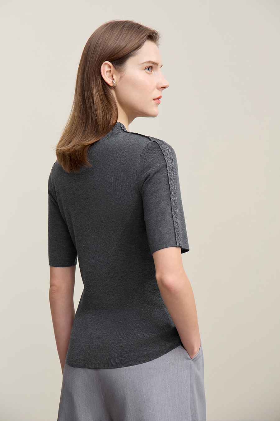 Lace-trim spliced knit sweater|AMII