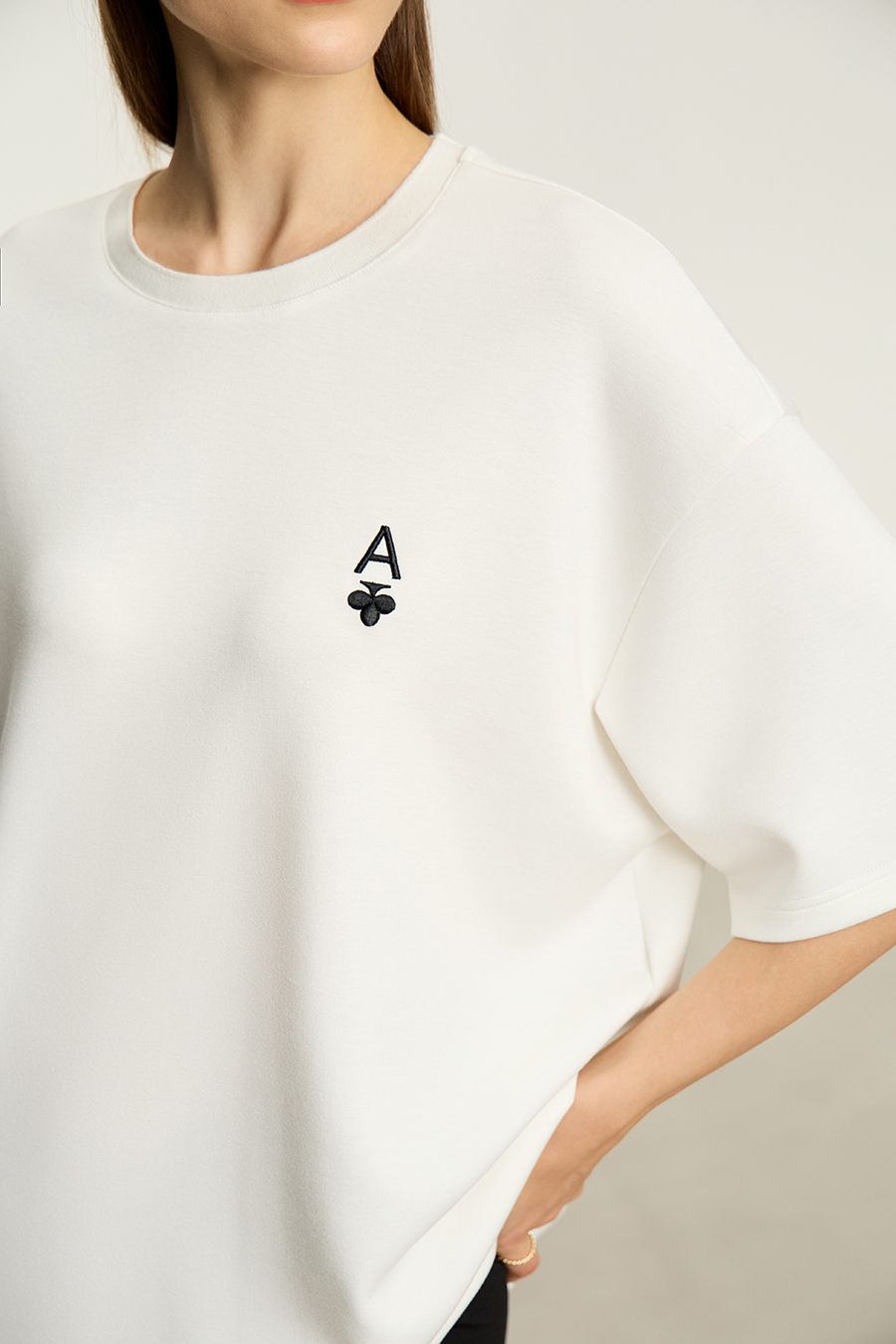 Embroidered air-layer knit tee|AMII