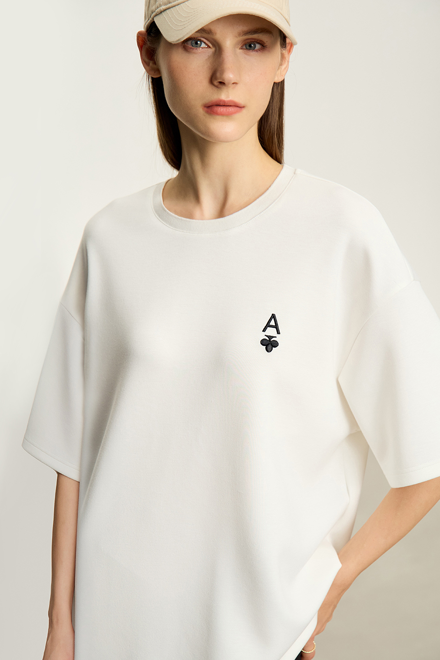 Embroidered air-layer knit tee|AMII