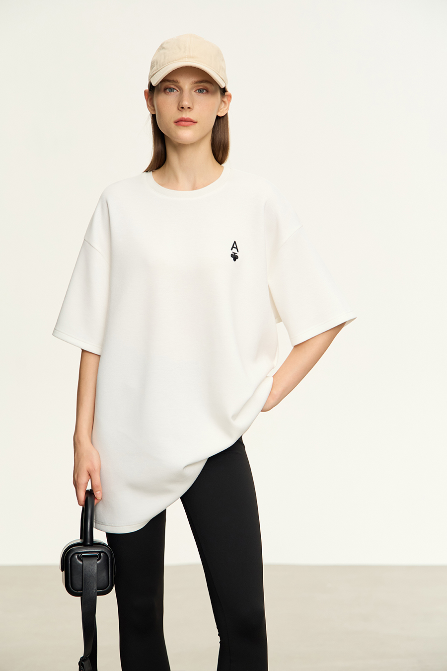 Embroidered air-layer knit tee|AMII