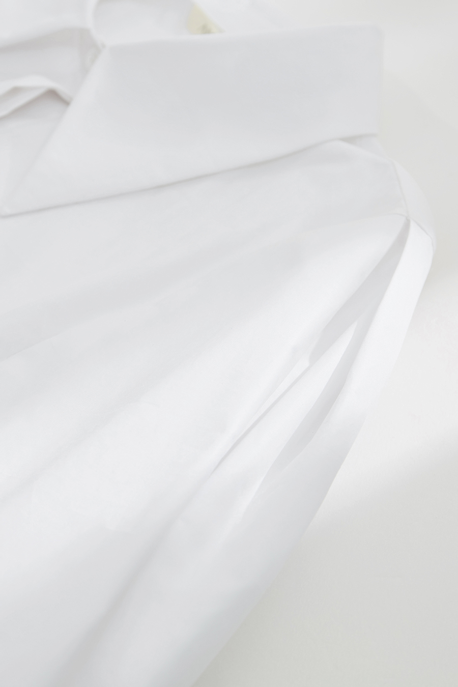 Sharp Lapel Cotton Shirt