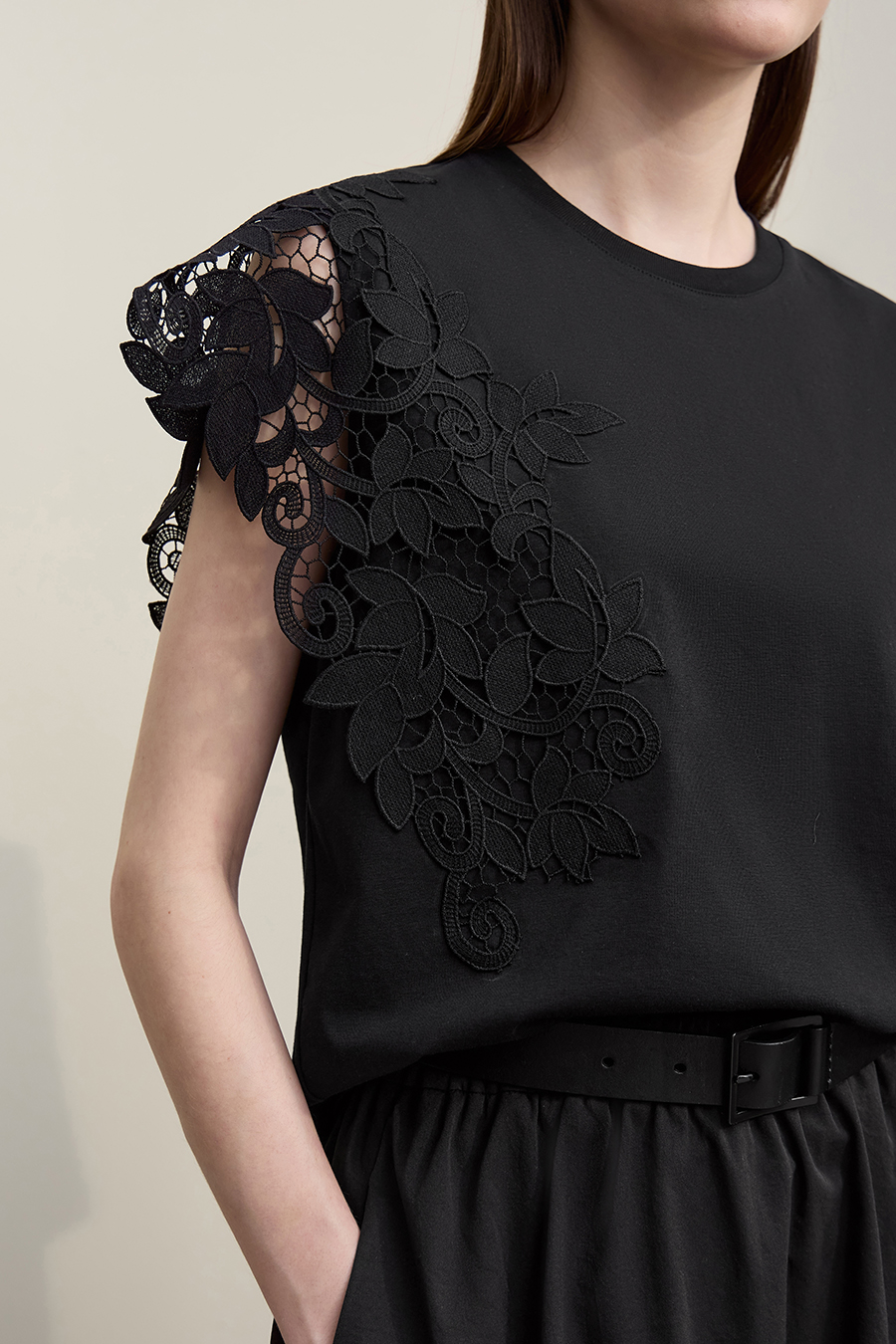 Lace Spliced Asymmetric T-Shirt