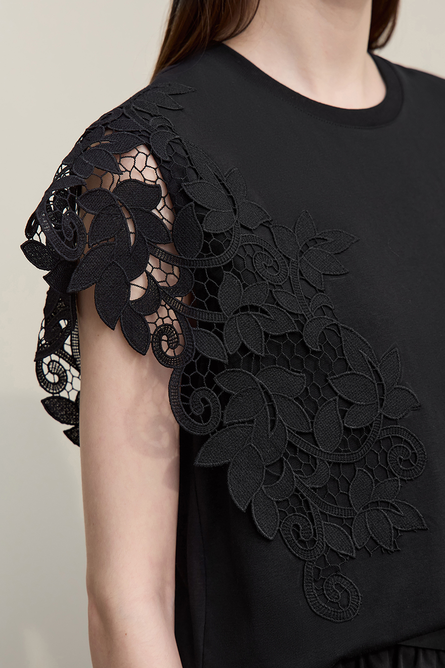 Lace Spliced Asymmetric T-Shirt