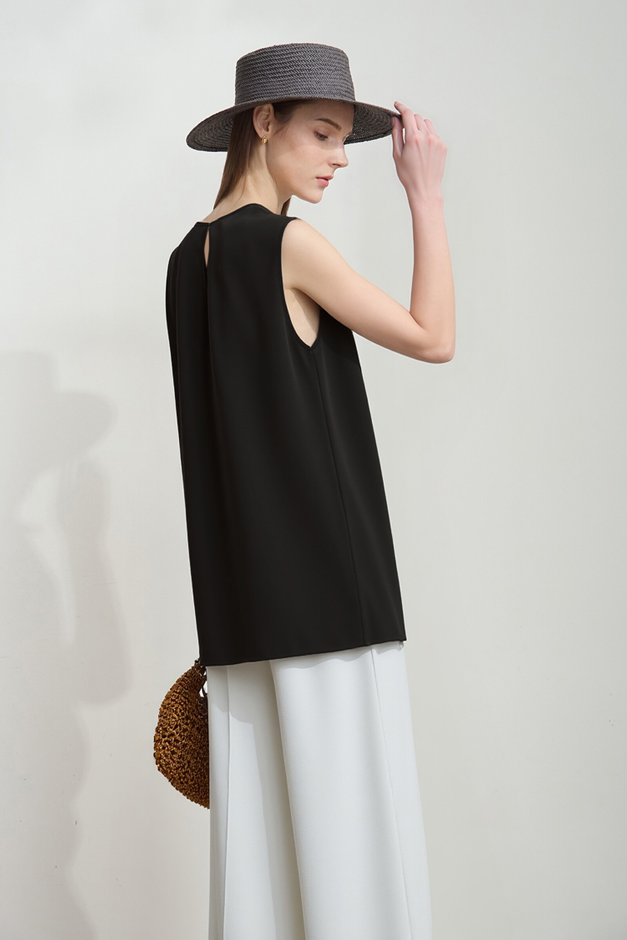 Gathered Sleeveless Chiffon Blouse|AMII