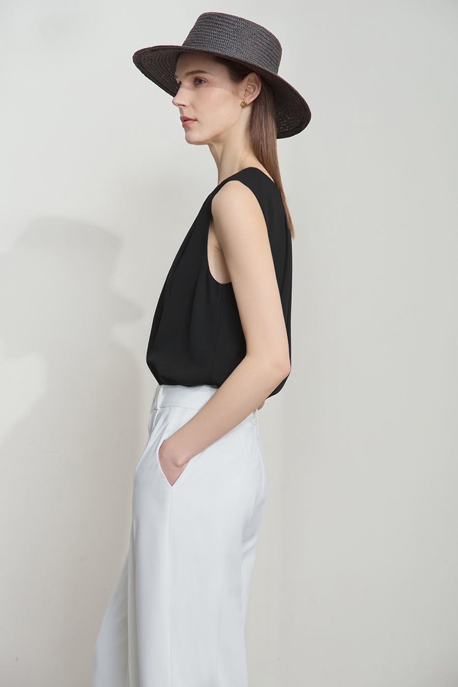 Gathered Sleeveless Chiffon Blouse|AMII