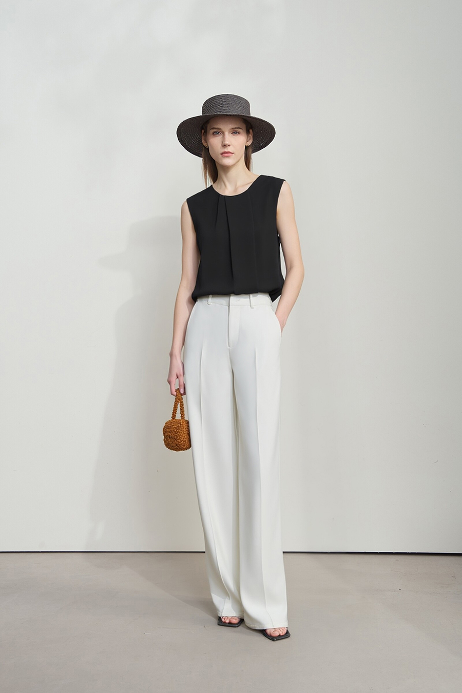 Gathered Sleeveless Chiffon Blouse|AMII