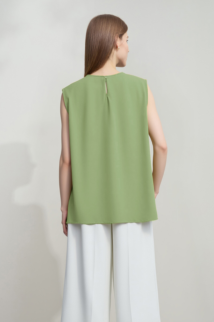 Gathered Sleeveless Chiffon Blouse|AMII