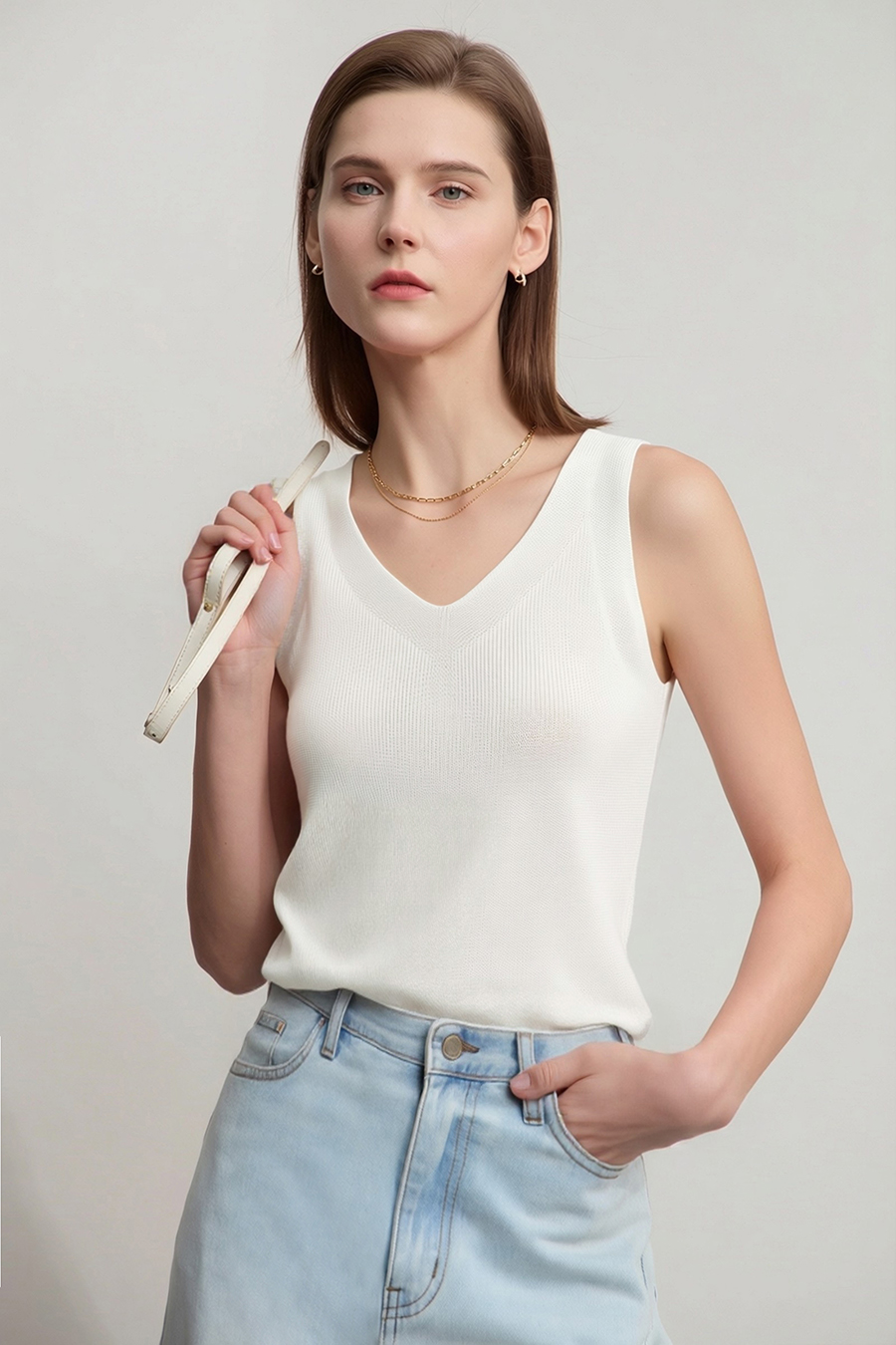 Double-twist yarn V-neck camisole|AMII