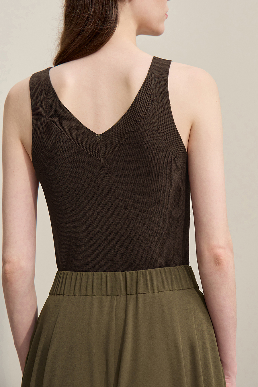 Double-twist yarn V-neck camisole|AMII