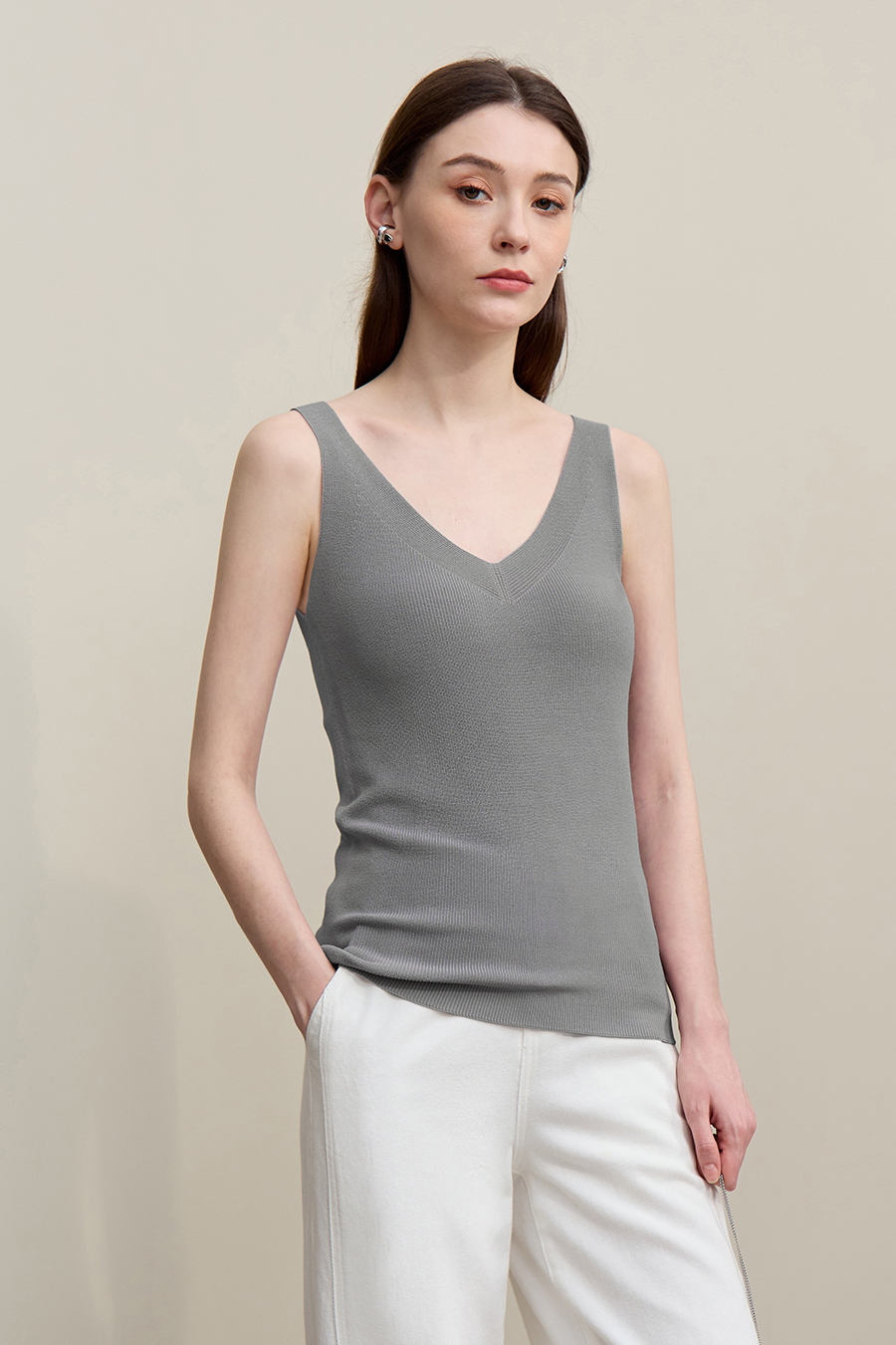 Double-twist yarn V-neck camisole|AMII