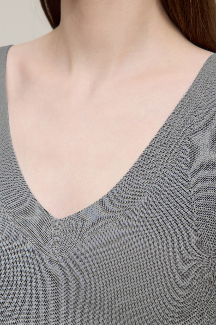Double-twist yarn V-neck camisole|AMII