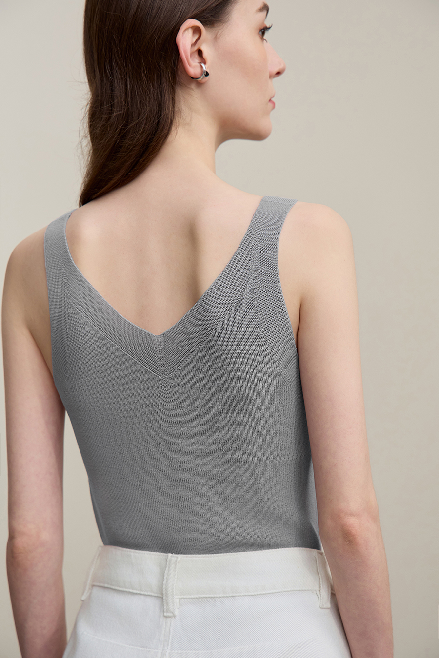 Double-twist yarn V-neck camisole|AMII