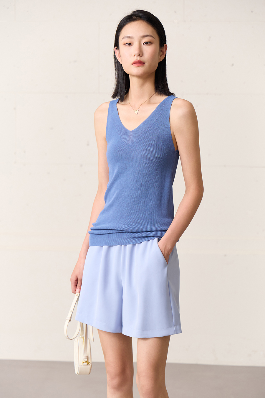 Double-twist yarn V-neck camisole|AMII