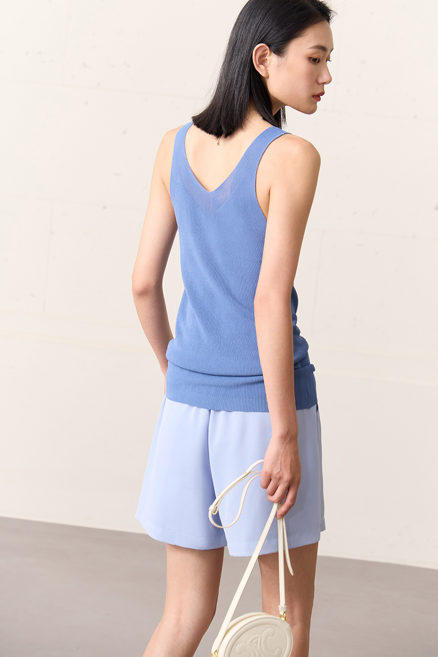Double-twist yarn V-neck camisole|AMII