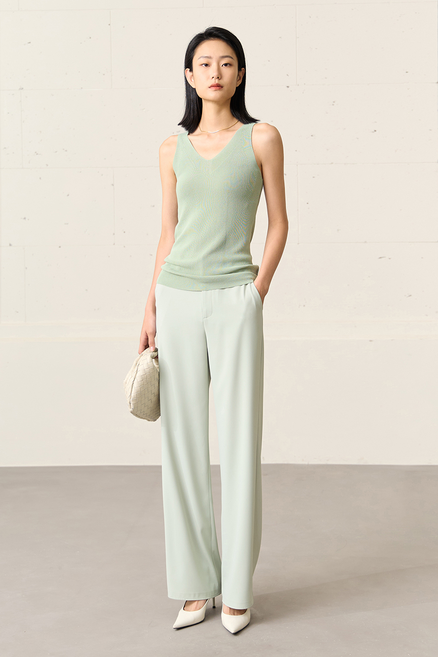 Double-twist yarn V-neck camisole|AMII