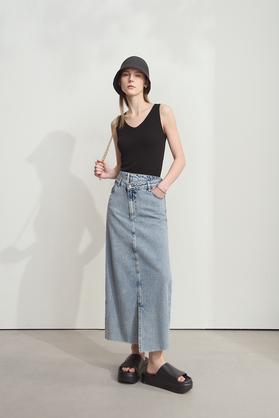 Double-twist yarn V-neck camisole|AMII