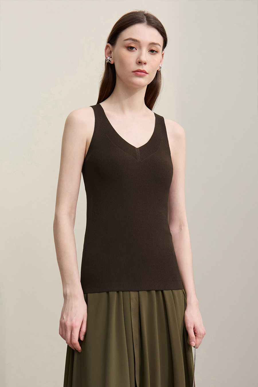 Double-twist yarn V-neck camisole|AMII