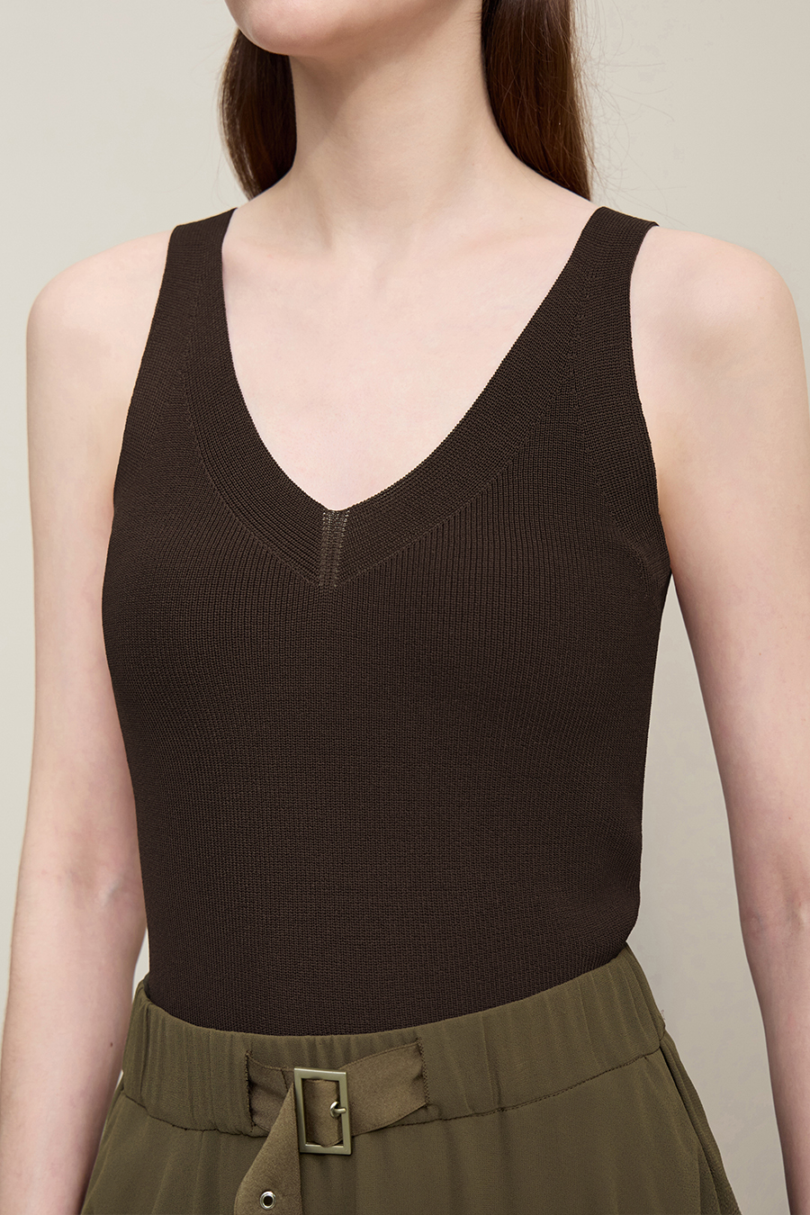 Double-twist yarn V-neck camisole|AMII