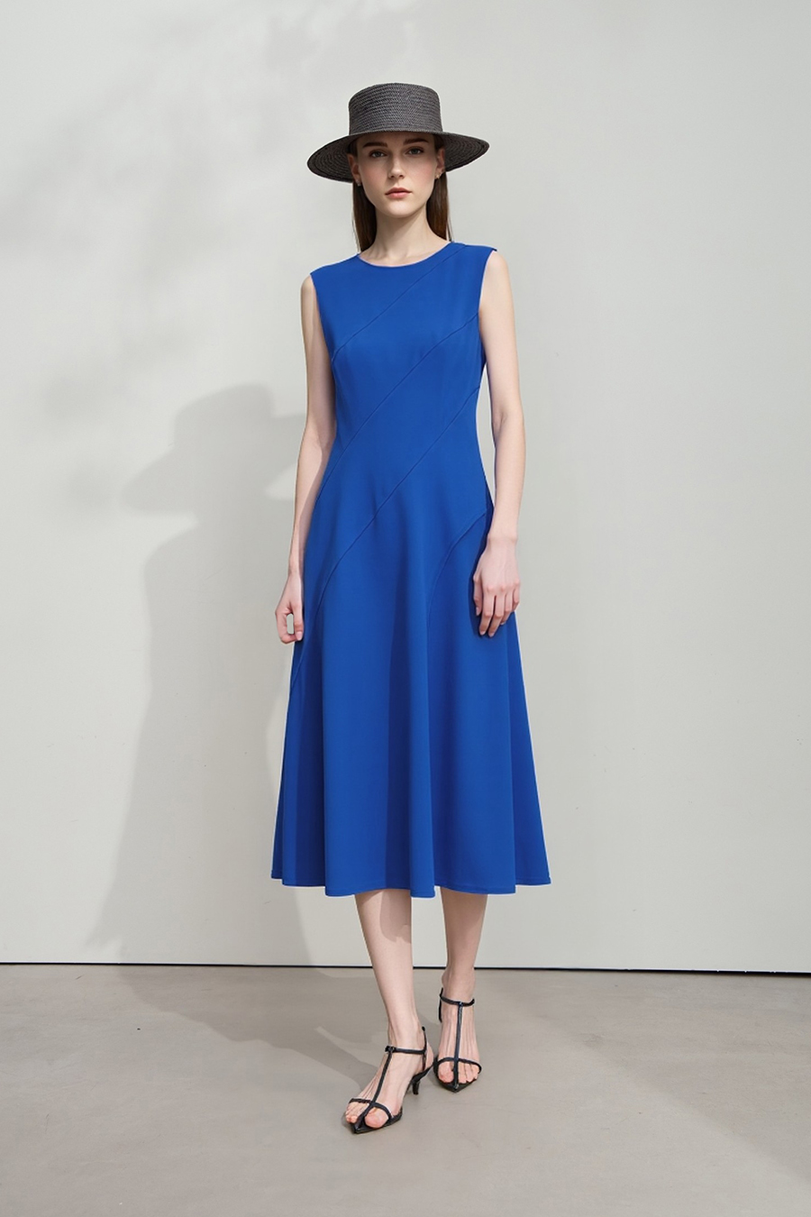 Crew Neck Waist-tied Dress
