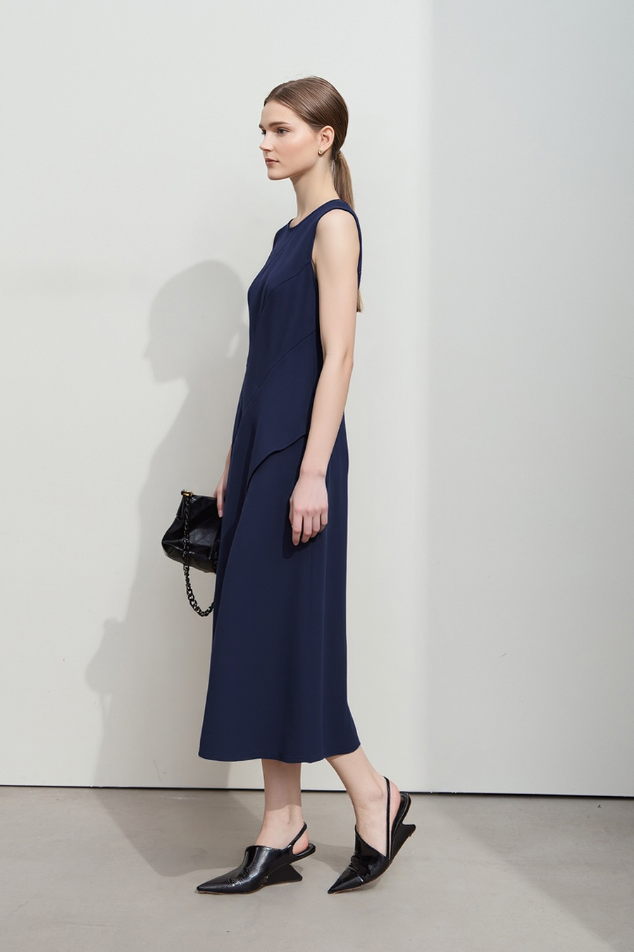 Crew Neck Waist-tied Dress