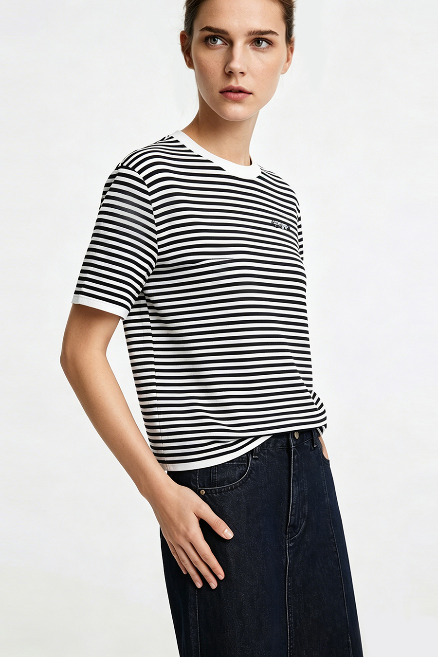 Rhinestone Striped Knit Sweater|AMII